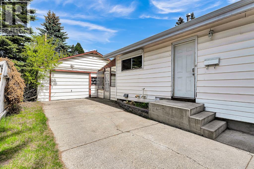 3156 Blakiston Drive NW - 41
