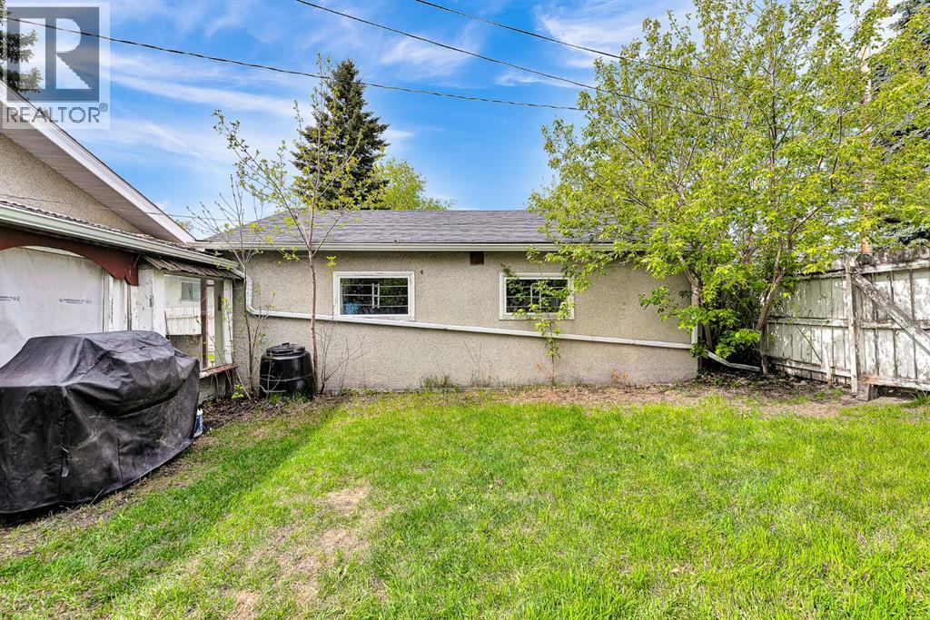 3156 Blakiston Drive NW - 39