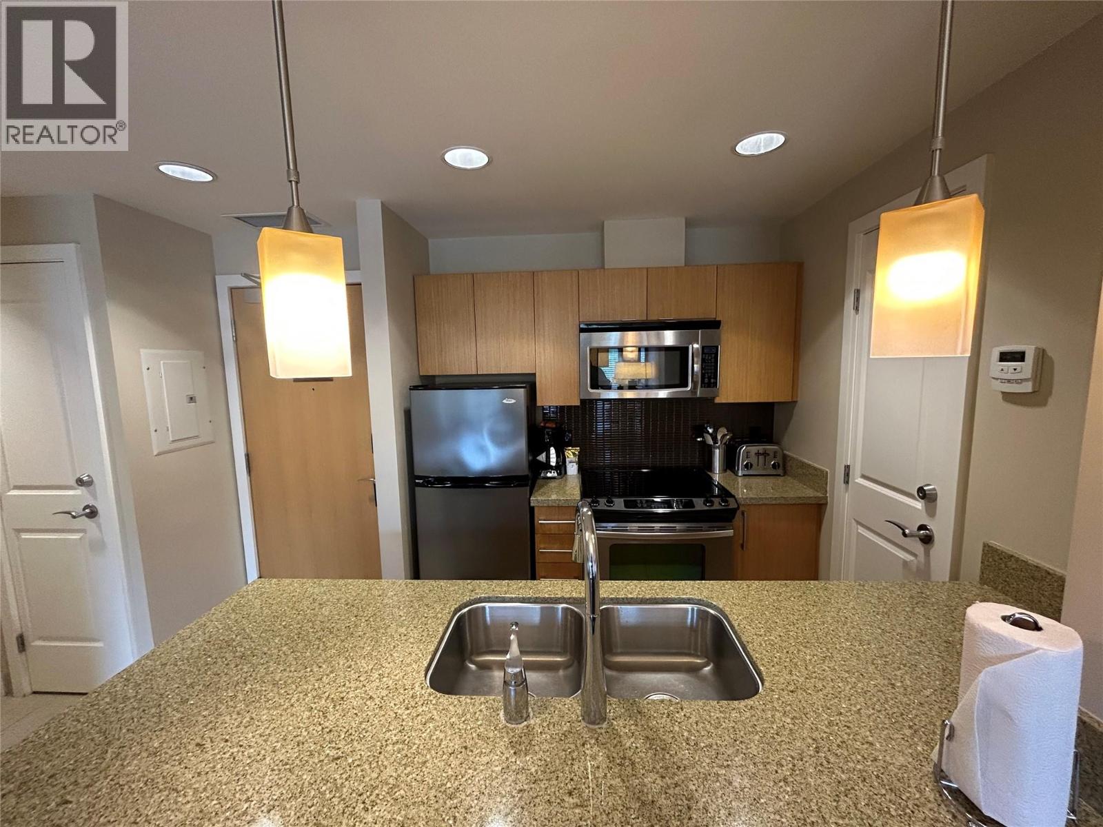 #434 15 Park Place - 27