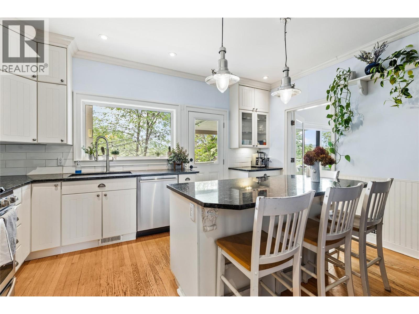 2302 23 Avenue - 25