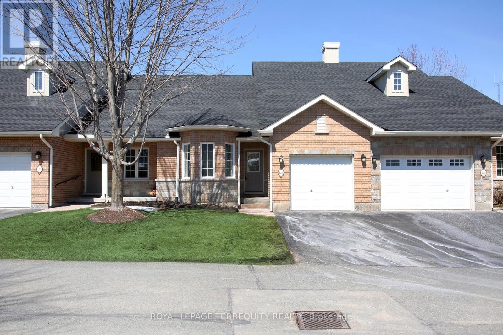 123 VILLAGE CRESCENT - 1