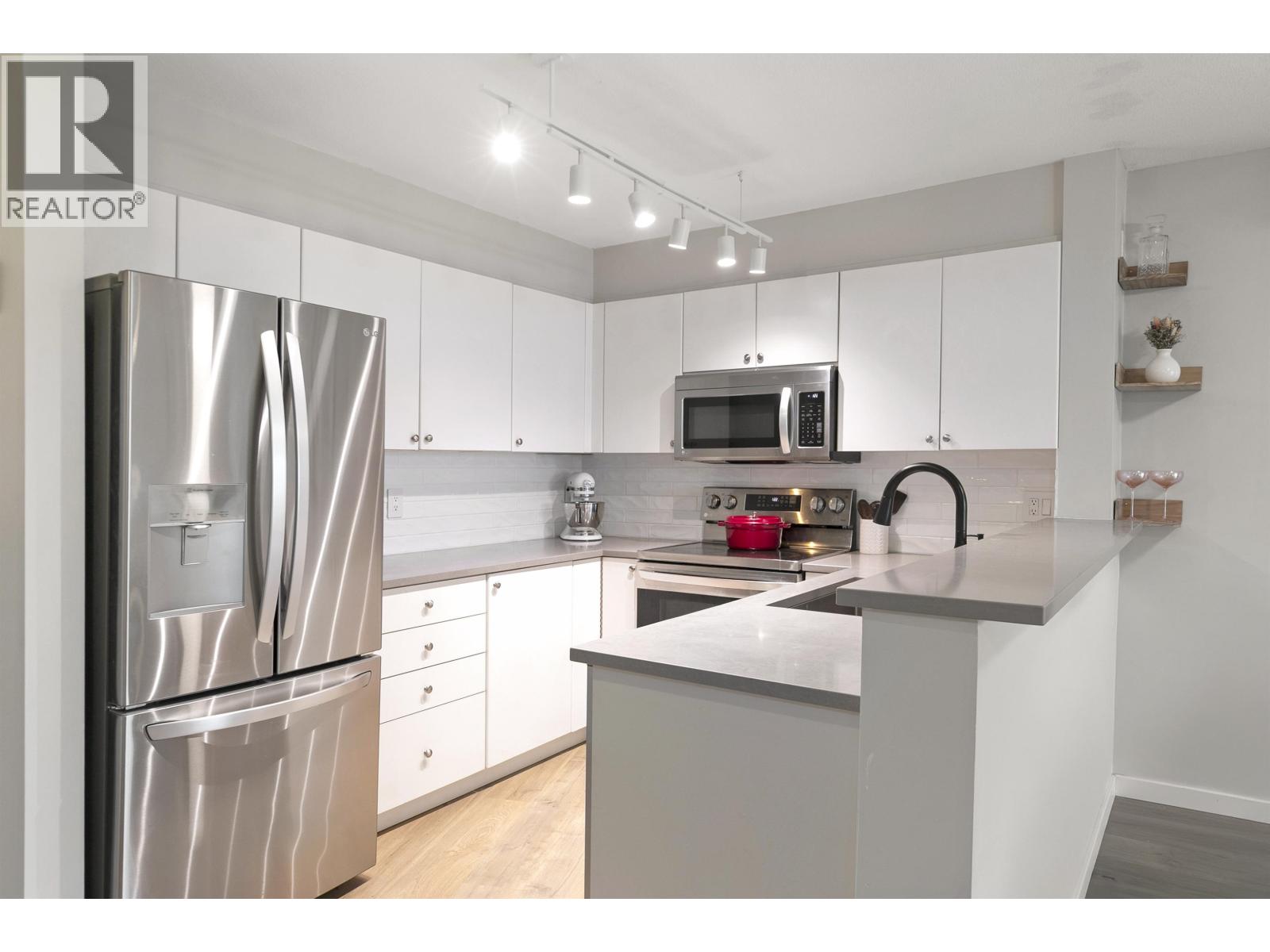 311 225 NEWPORT DRIVE, Port Moody