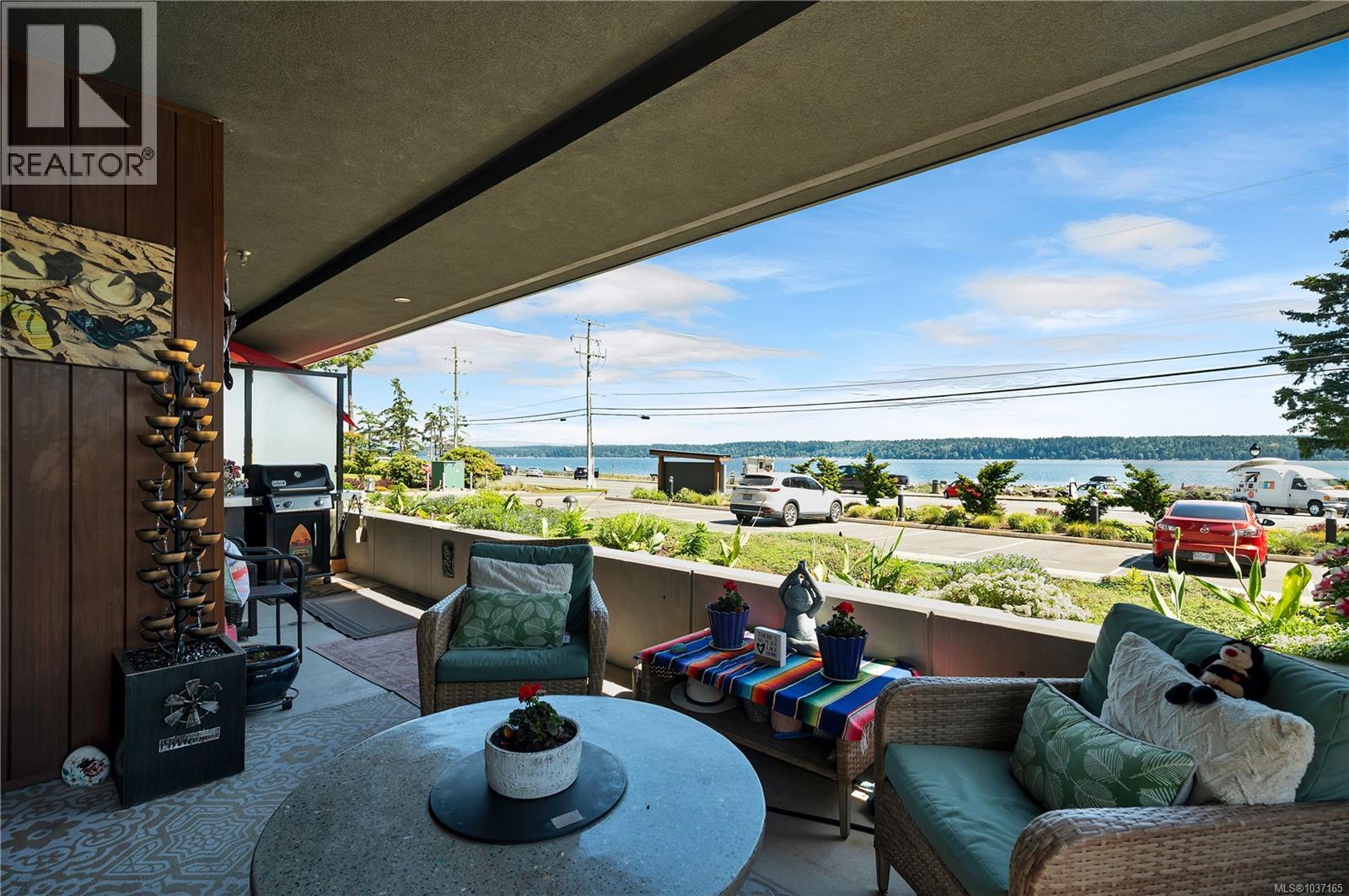 #102 684 Island Hwy S - 1