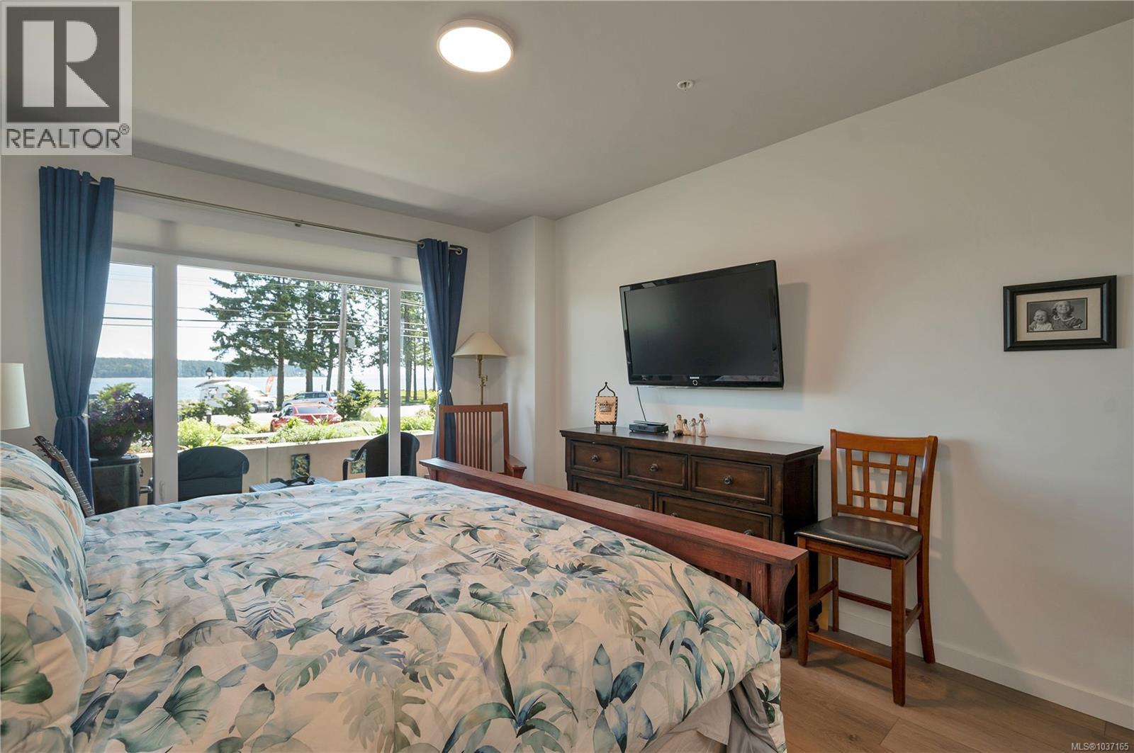 #102 684 Island Hwy S - 20