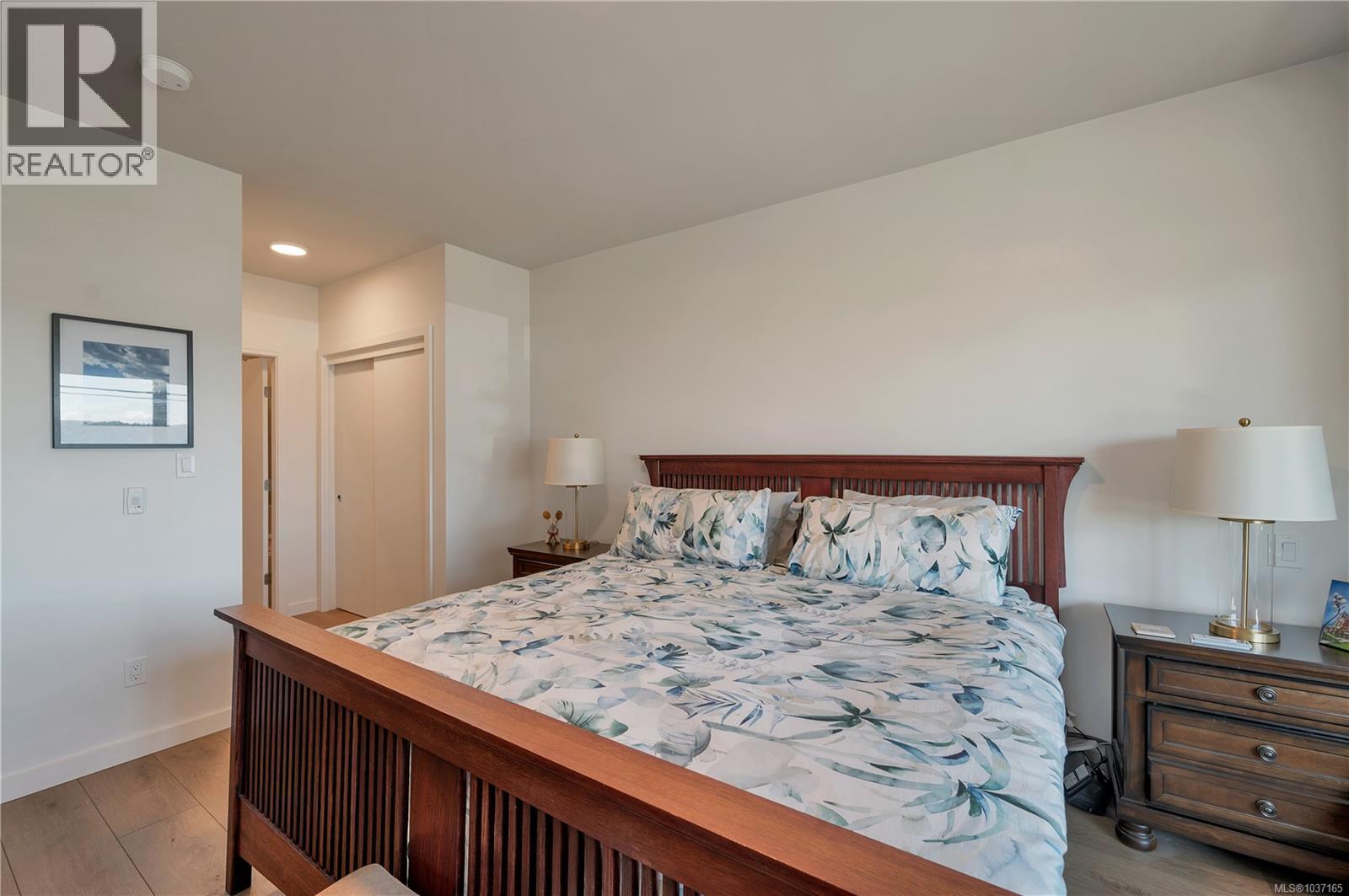 #102 684 Island Hwy S - 21