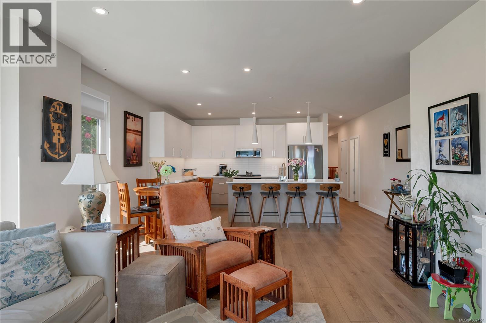 #102 684 Island Hwy S - 15