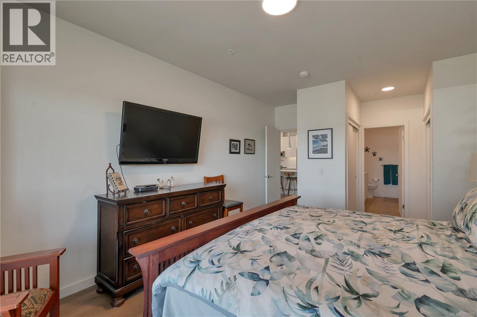 #102 684 Island Hwy S - 22