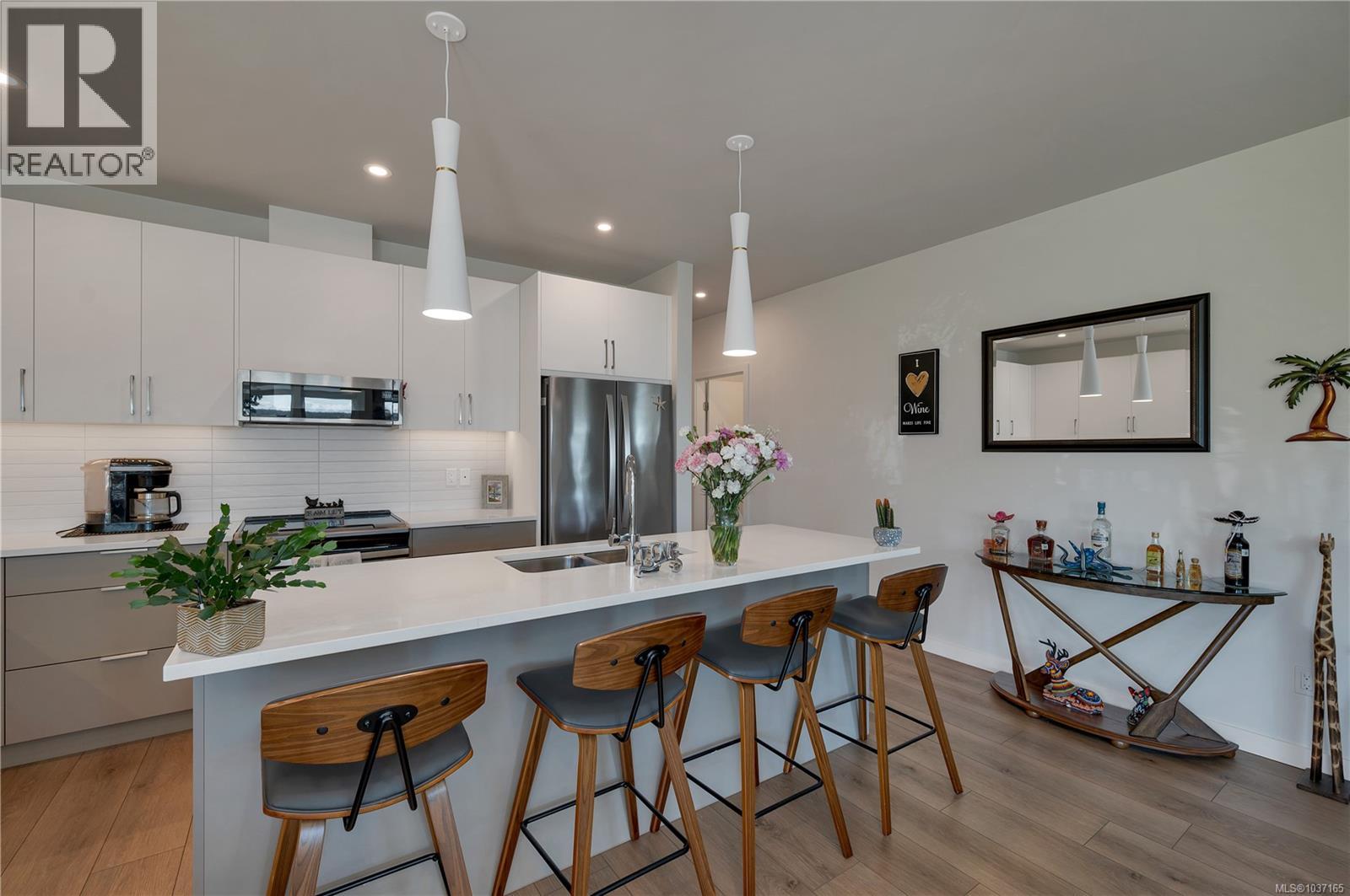 #102 684 Island Hwy S - 3