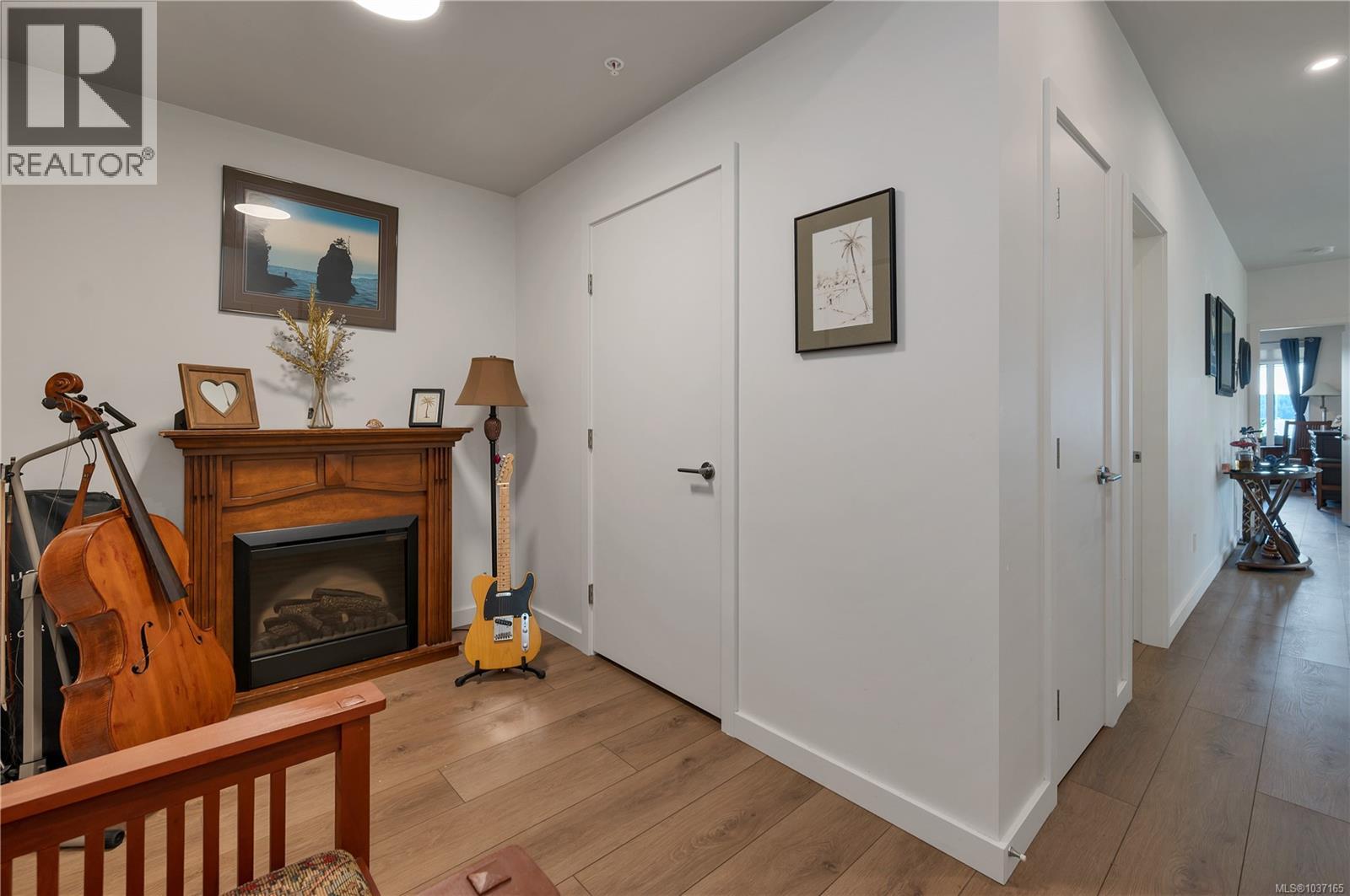 #102 684 Island Hwy S - 36