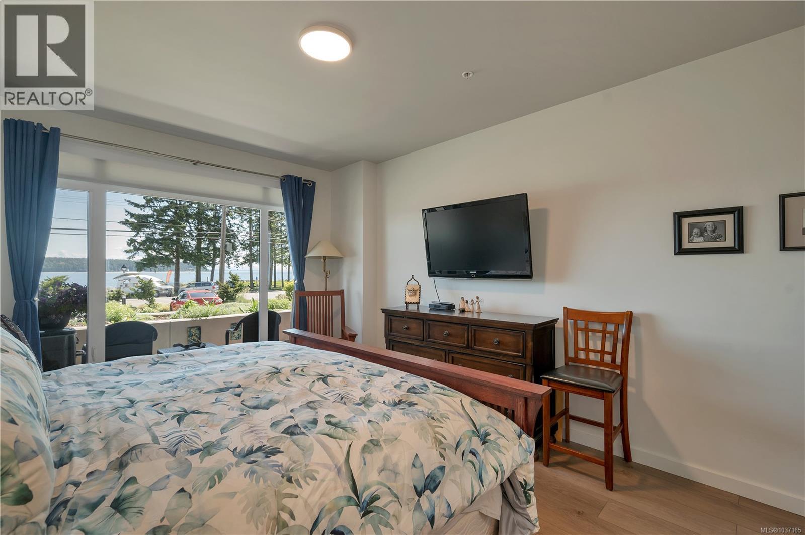#102 684 Island Hwy S - 23
