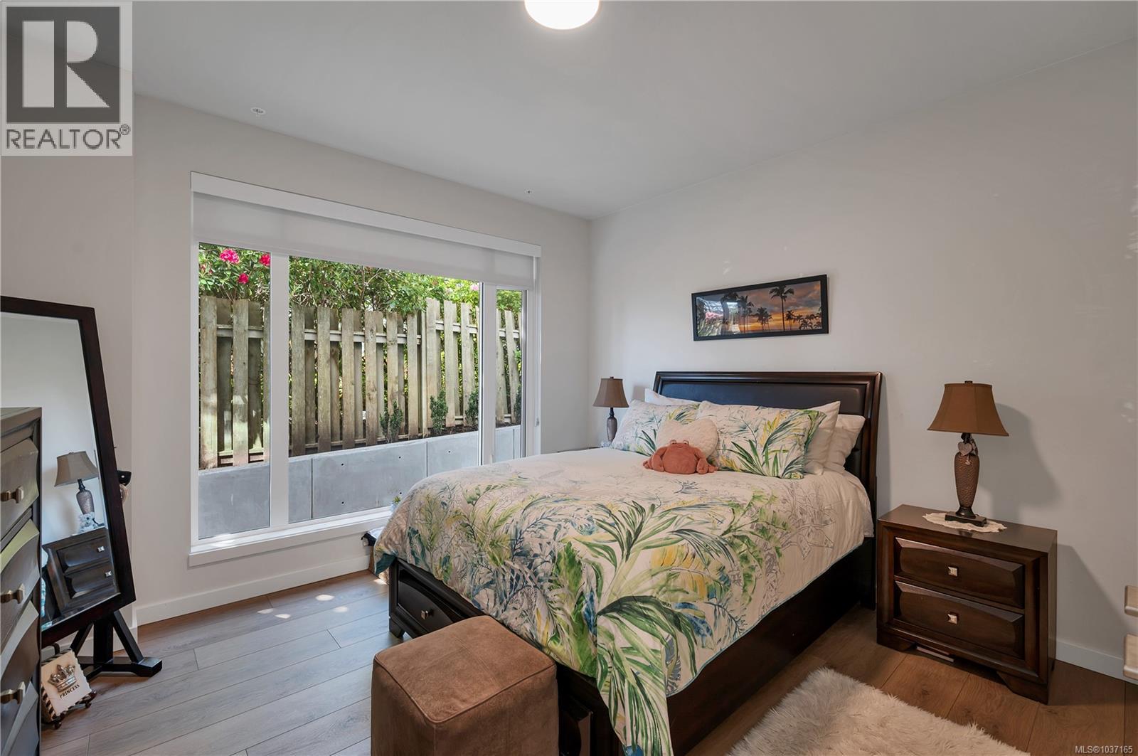 #102 684 Island Hwy S - 29
