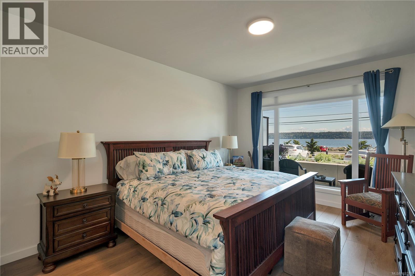 #102 684 Island Hwy S - 19