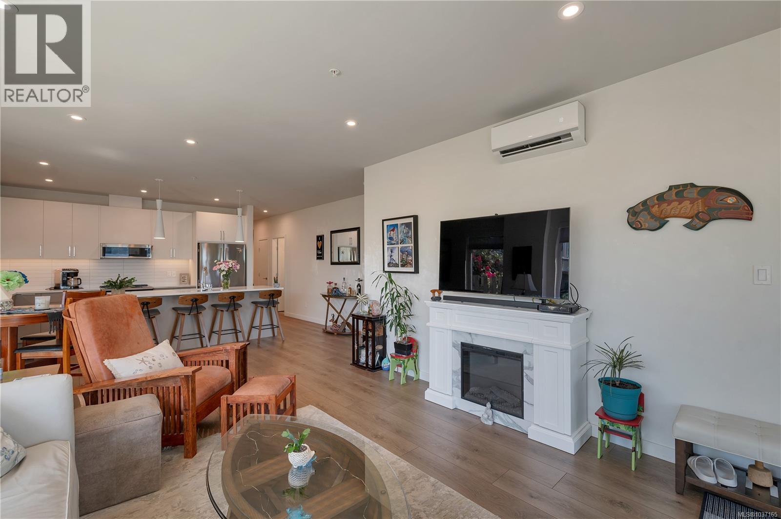 #102 684 Island Hwy S - 14