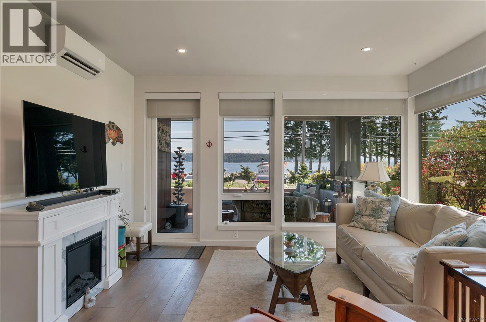 #102 684 Island Hwy S - 18