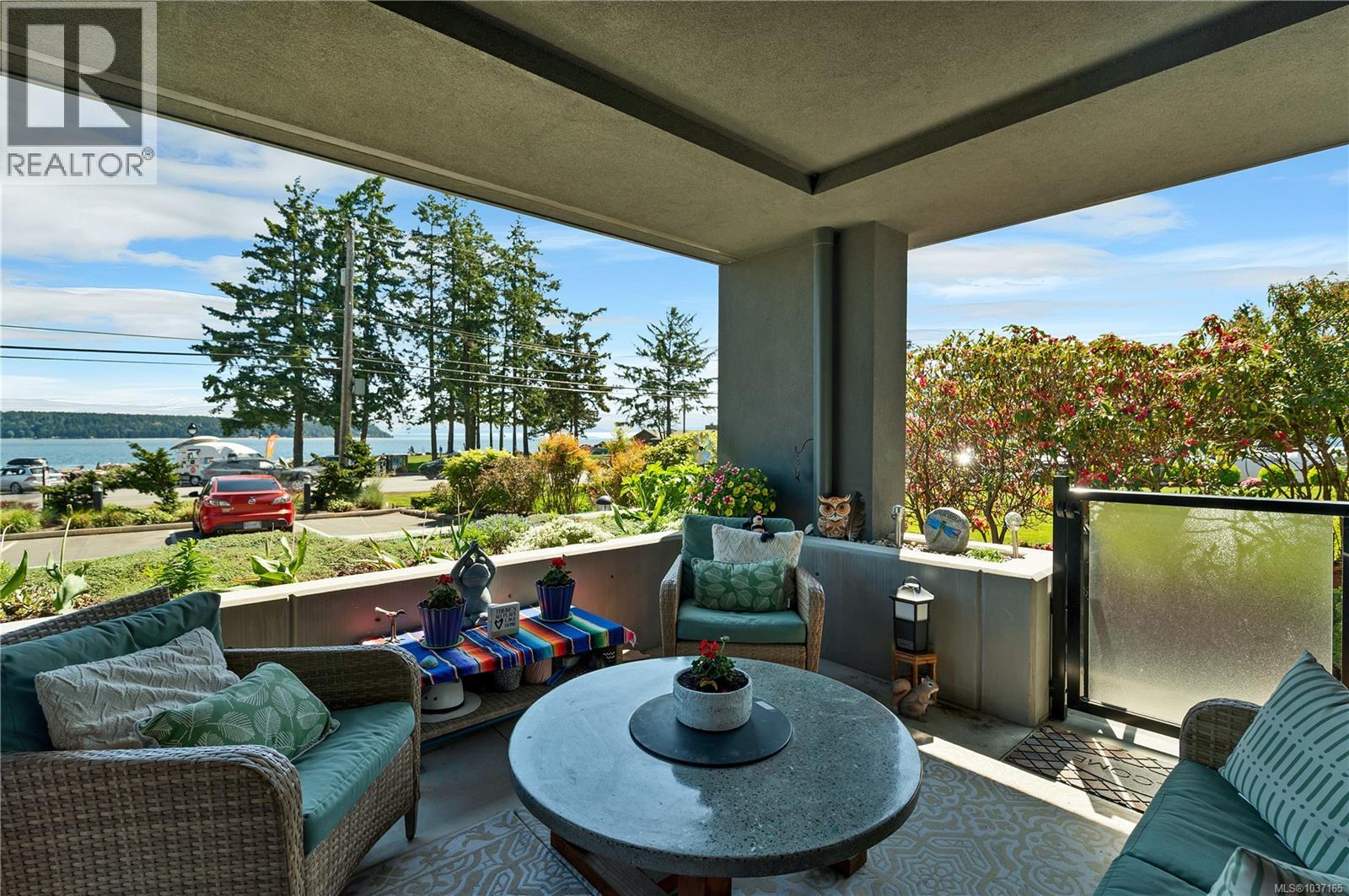 #102 684 Island Hwy S - 44
