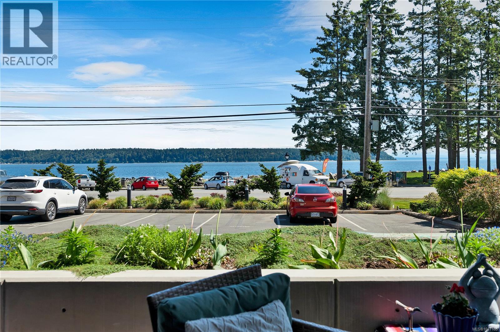 #102 684 Island Hwy S - 45