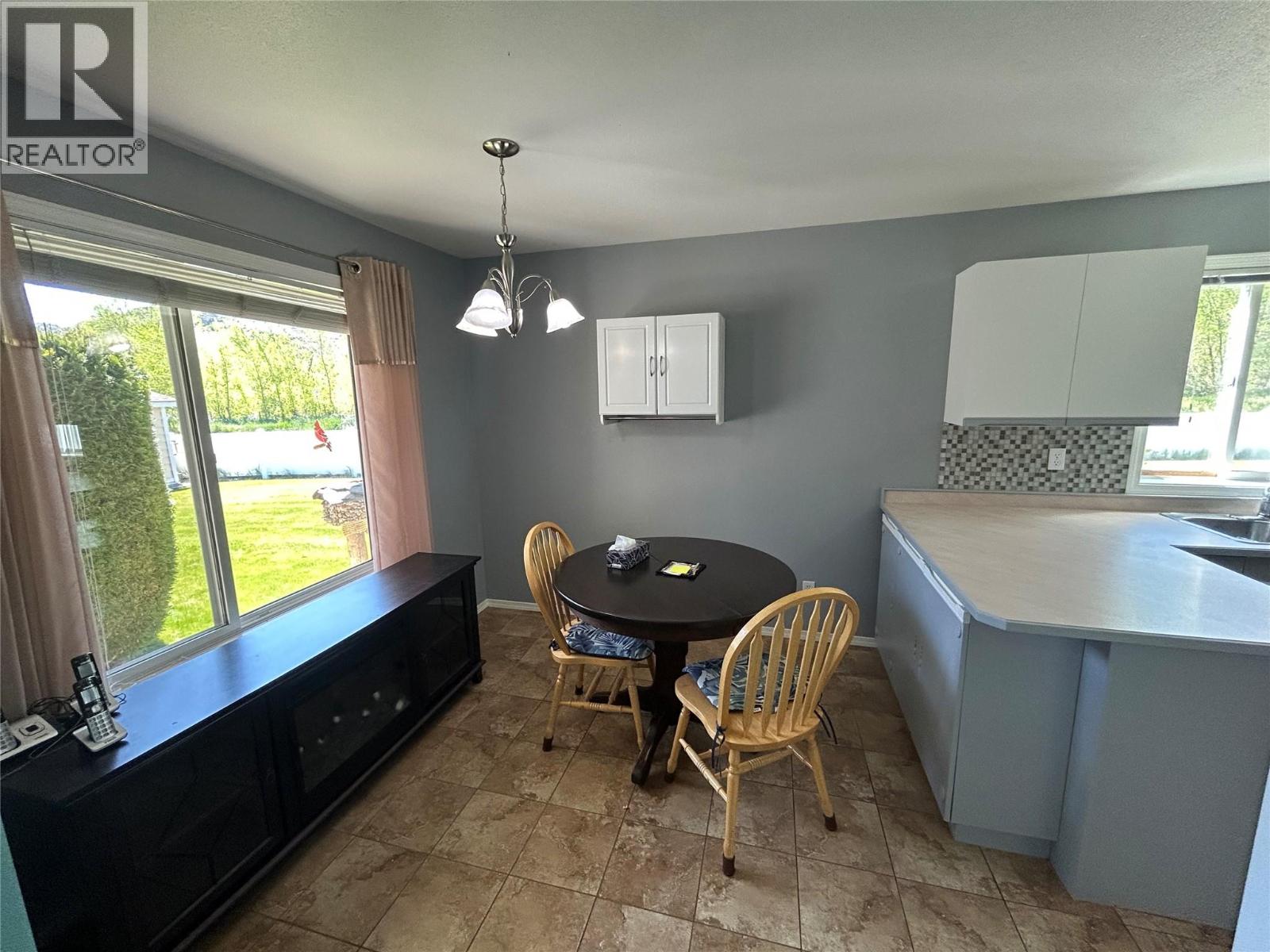 #9 145 Redwing Place - 10