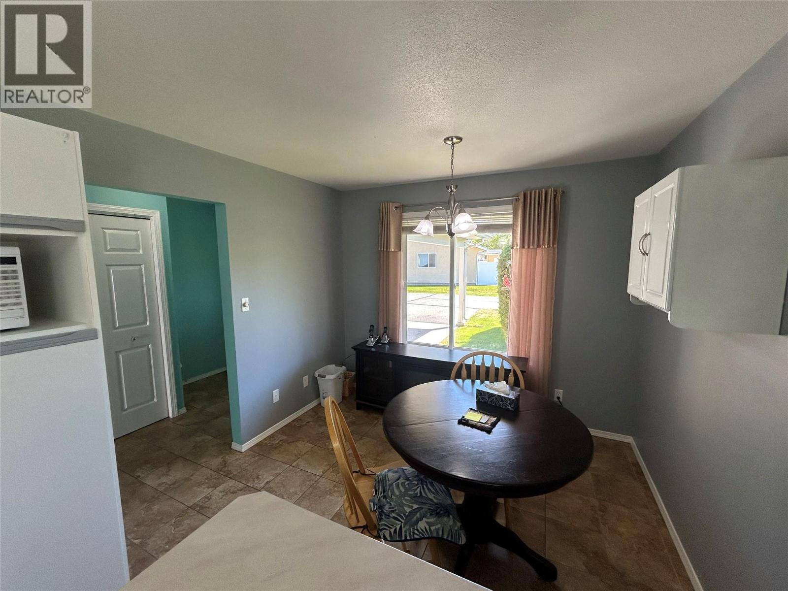 #9 145 Redwing Place - 11