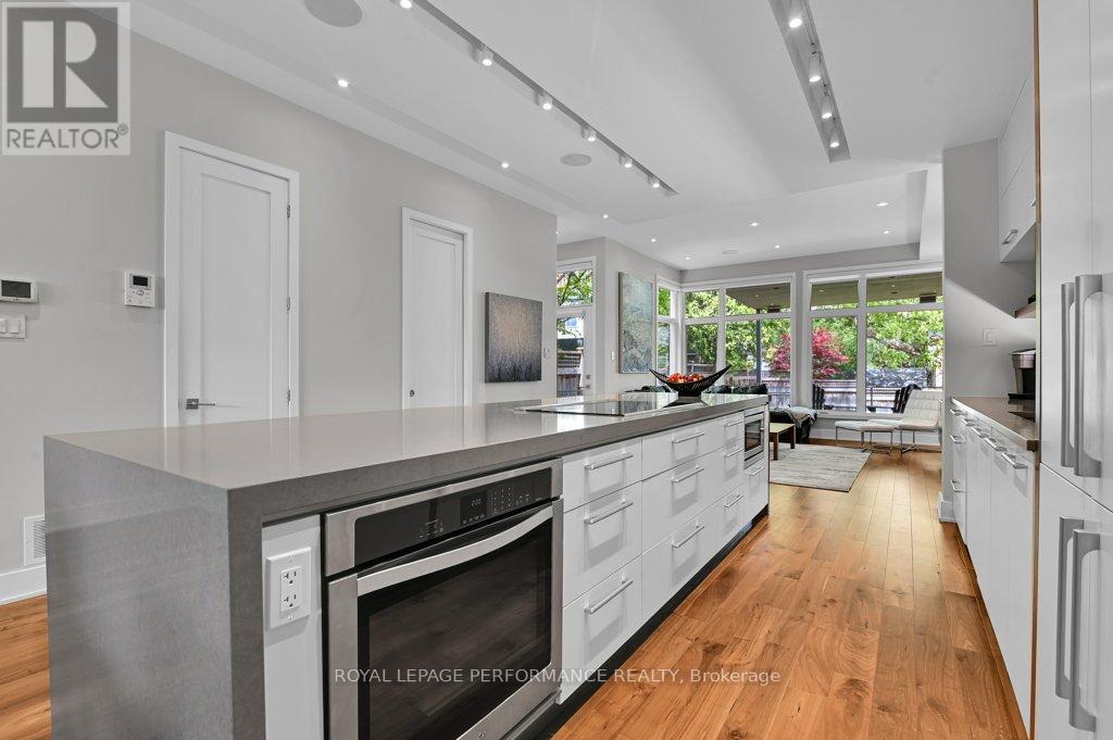 43 WILLARD STREET - 12