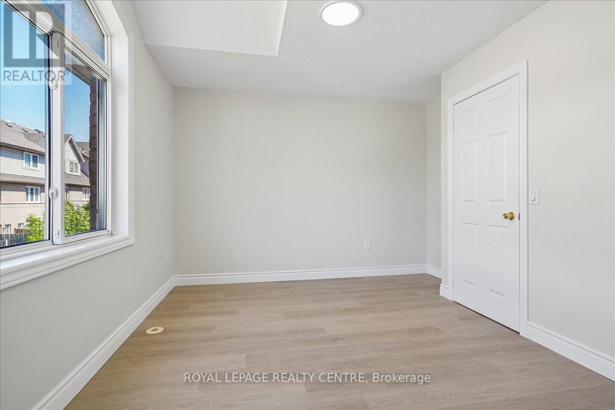 #110 50 STRATHAVEN DRIVE - 30