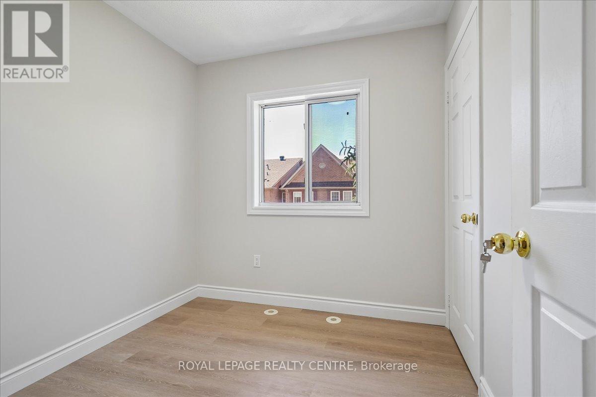 #110 50 STRATHAVEN DRIVE - 31
