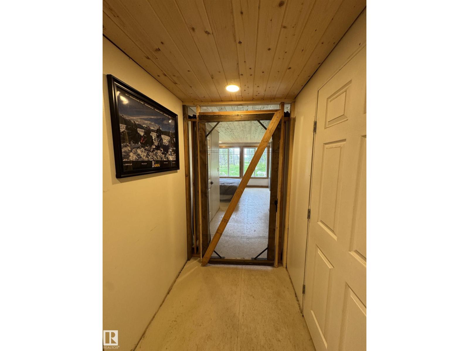 670070 HWY 44 - 35