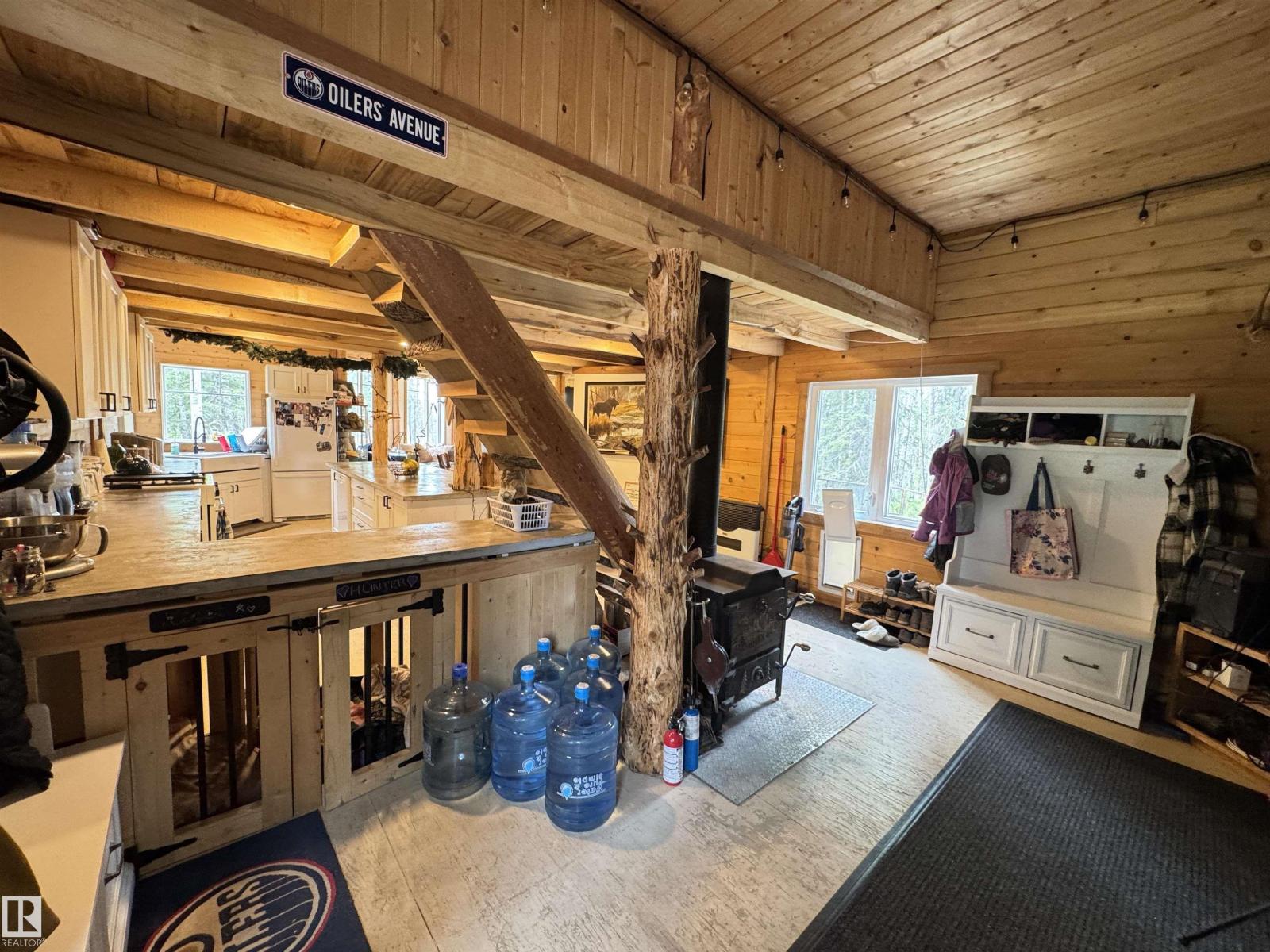670070 HWY 44 - 25