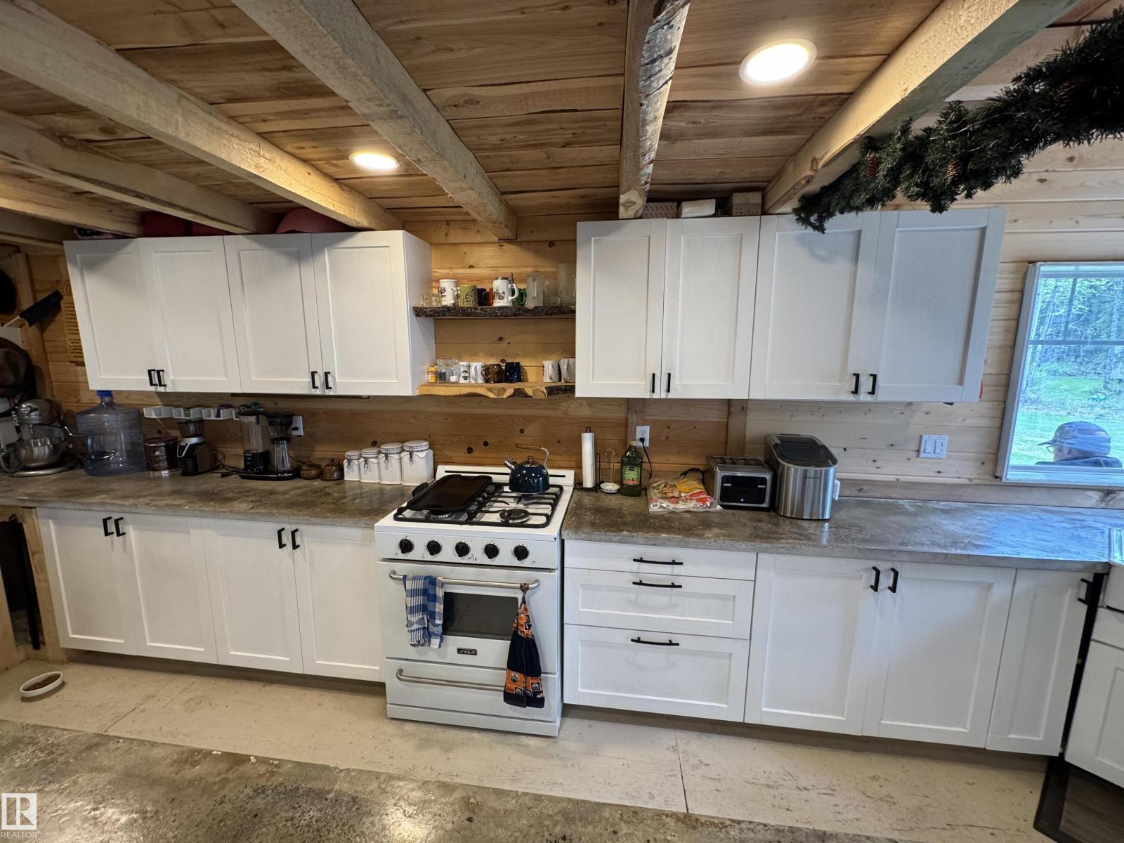 670070 HWY 44 - 8