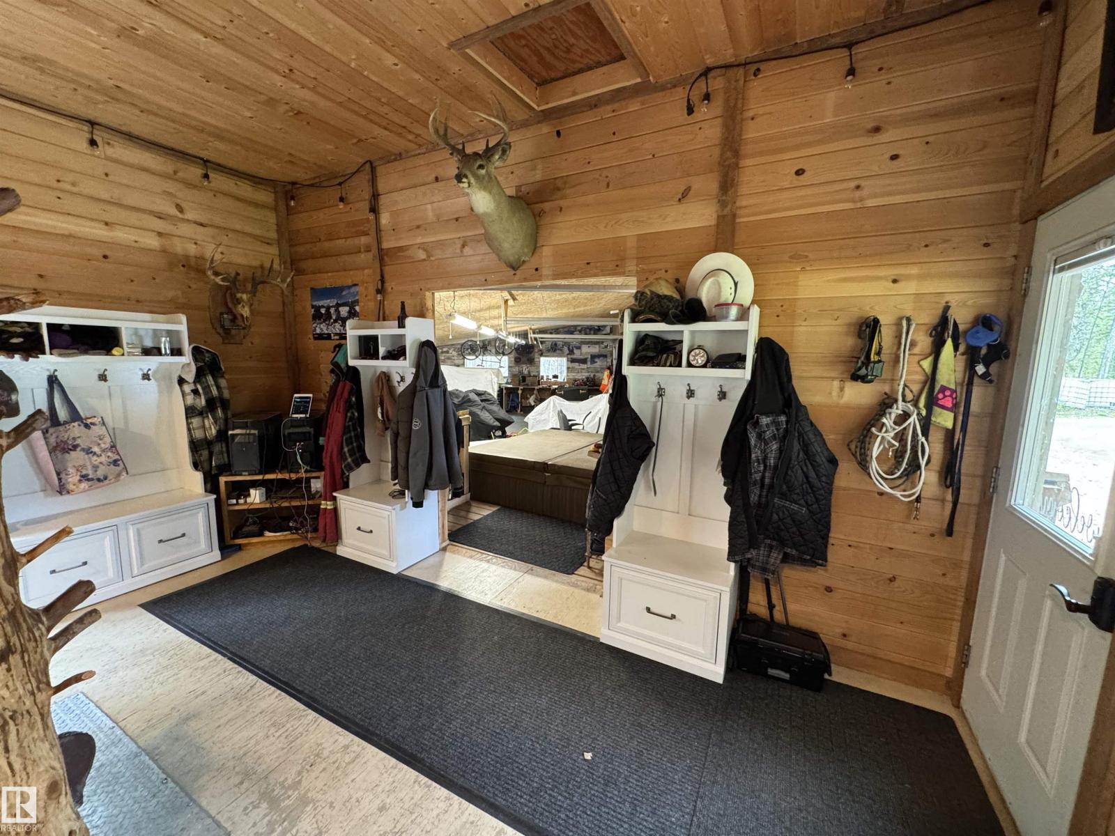 670070 HWY 44 - 27
