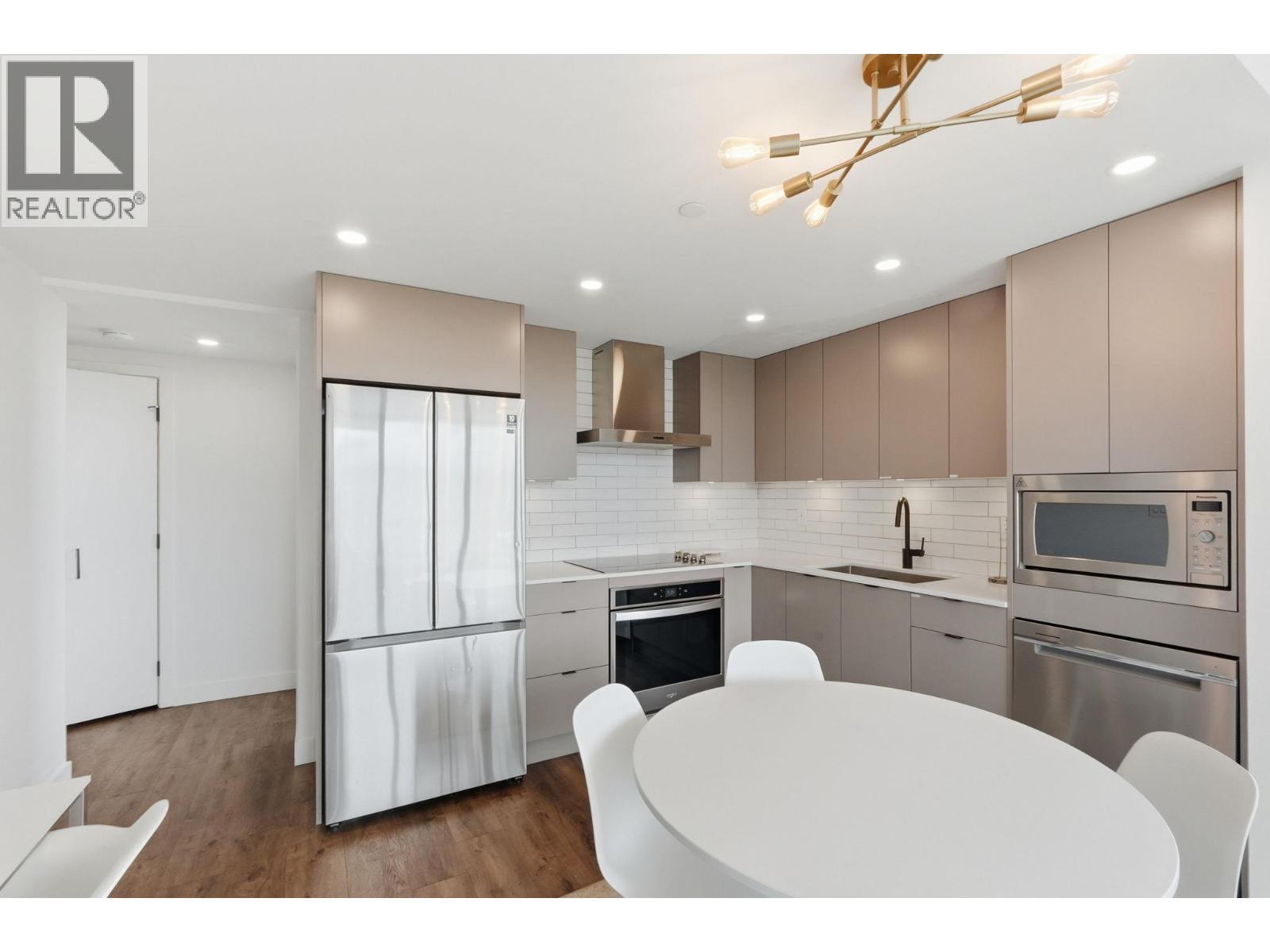 #1610 1471 St Paul Street - 17