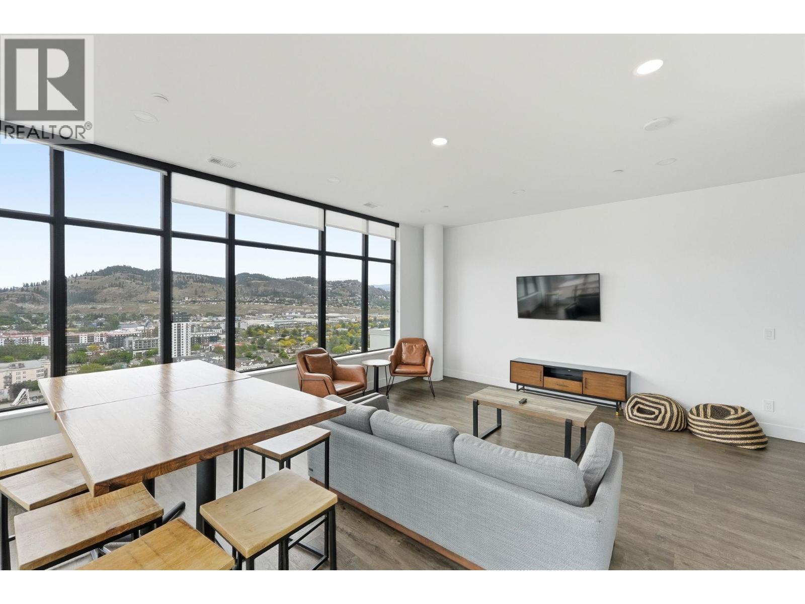 #1610 1471 St Paul Street - 39