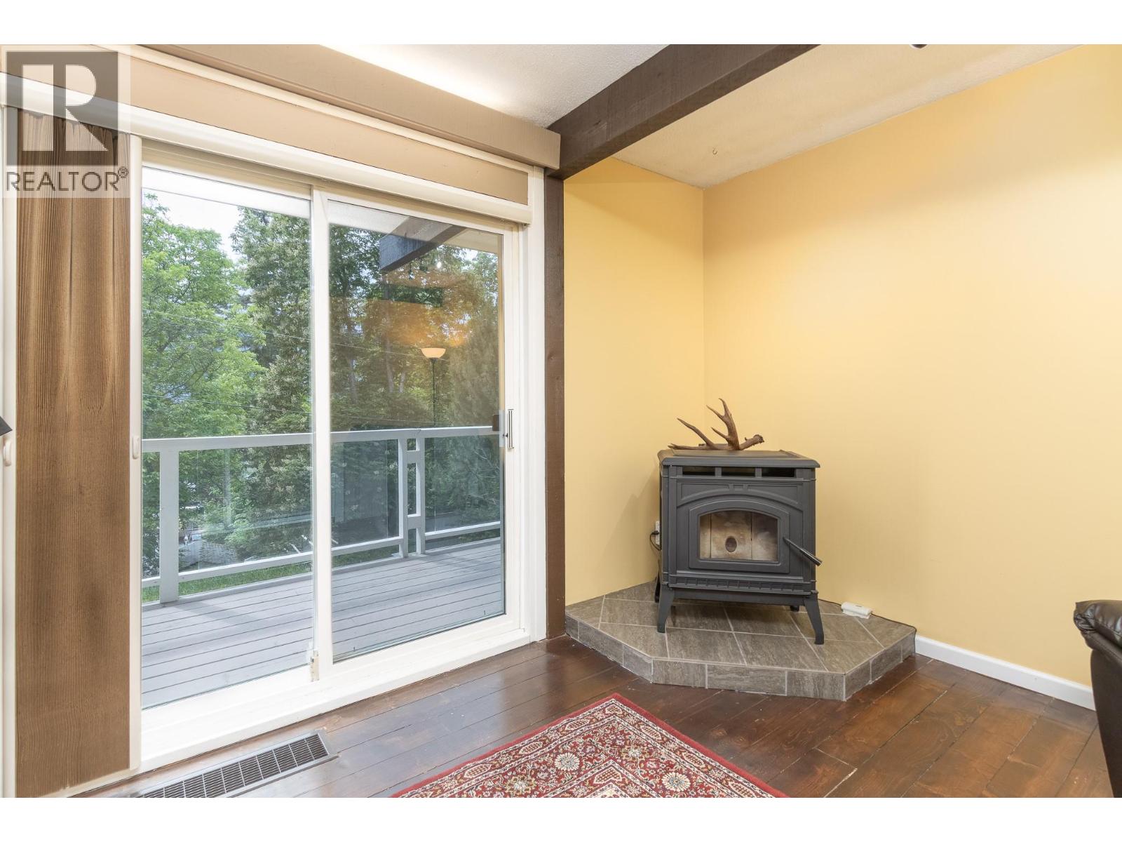 590 8 Street SE - 6