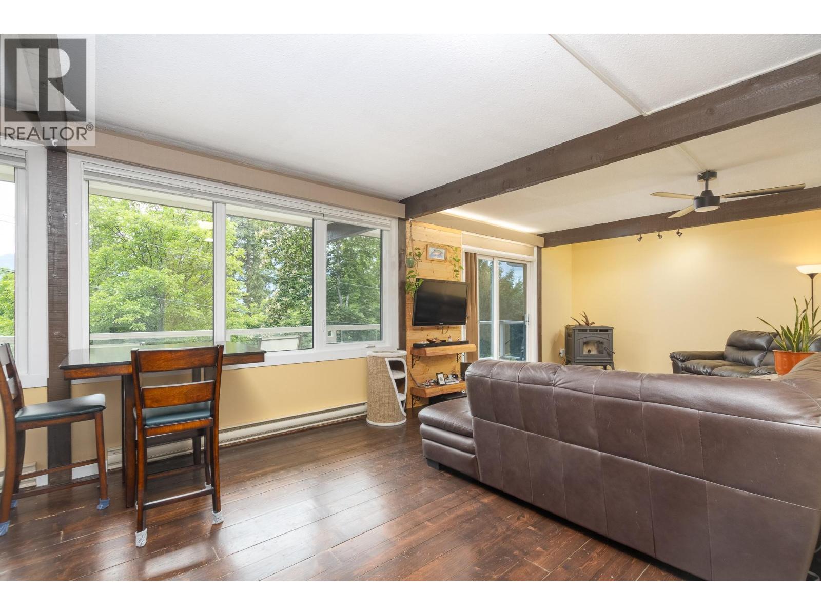 590 8 Street SE - 9