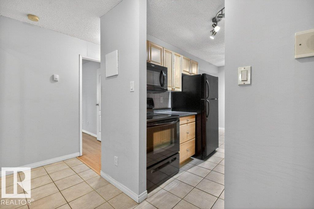 #411 10529 93 ST NW - 4