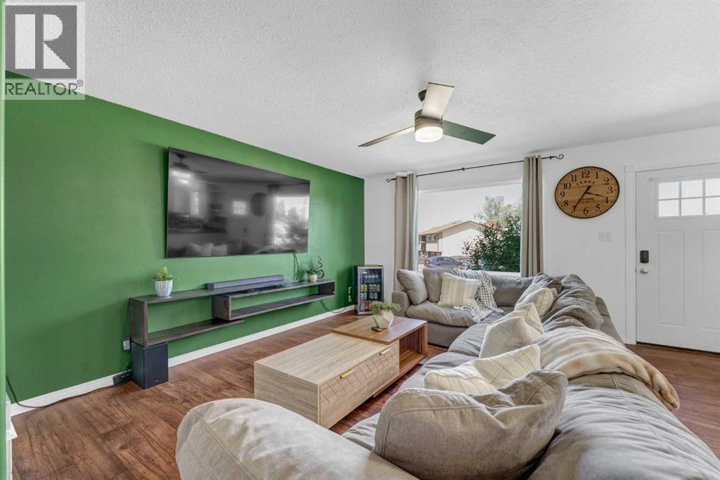 353 Ross Glen Drive SE — photo 8