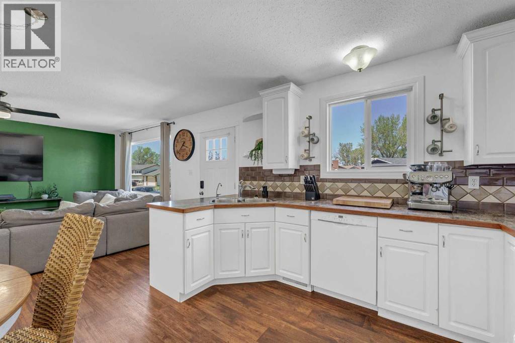 353 Ross Glen Drive SE — photo 16