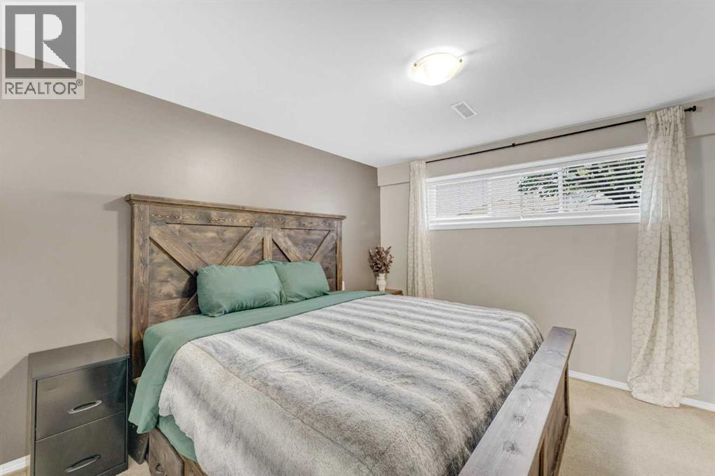 353 Ross Glen Drive SE — photo 32
