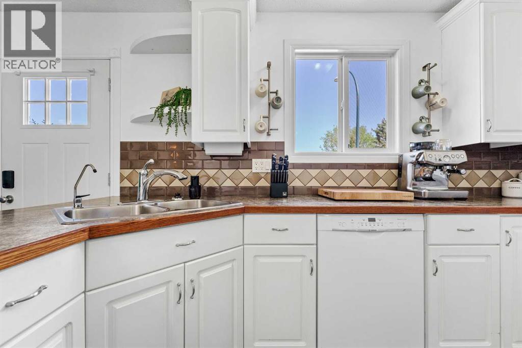 353 Ross Glen Drive SE — photo 17