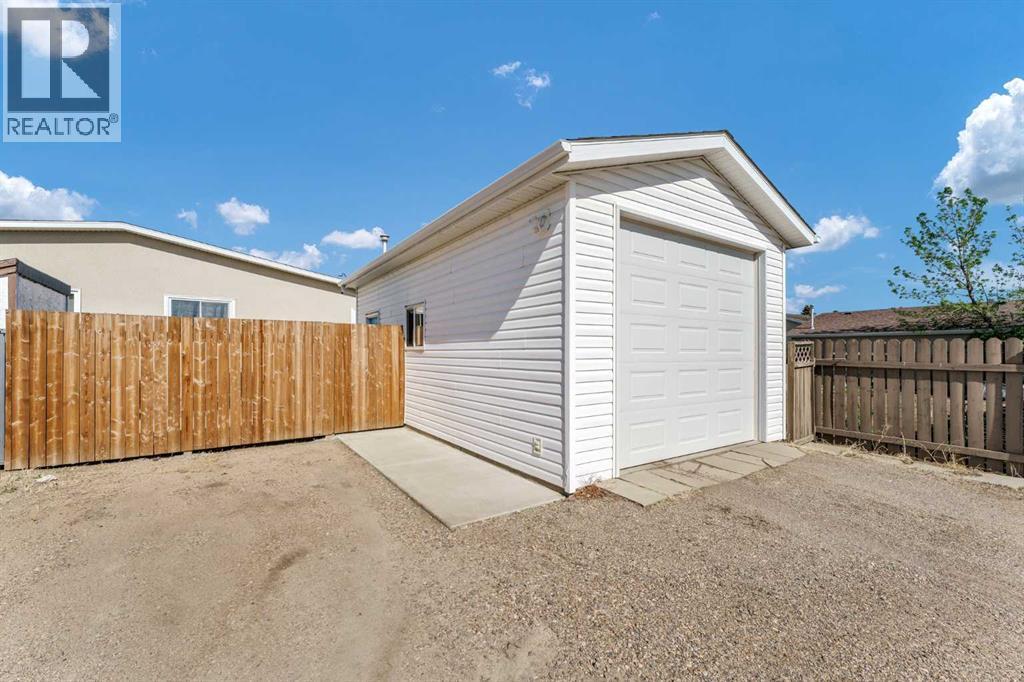 353 Ross Glen Drive SE — photo 48