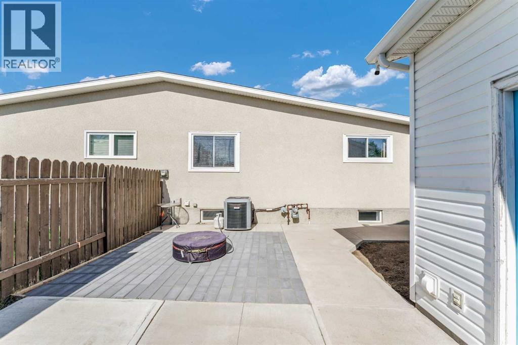 353 Ross Glen Drive SE — photo 43