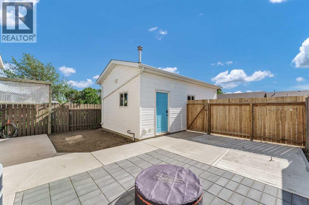 353 Ross Glen Drive SE — photo 45
