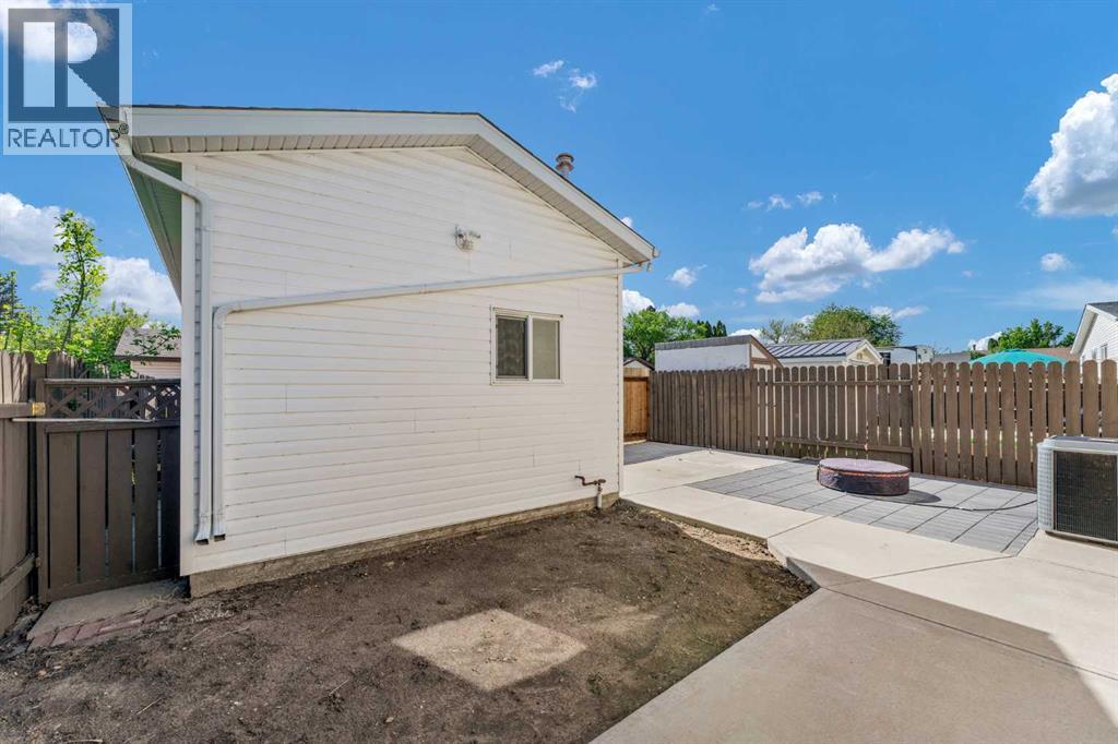 353 Ross Glen Drive SE — photo 41