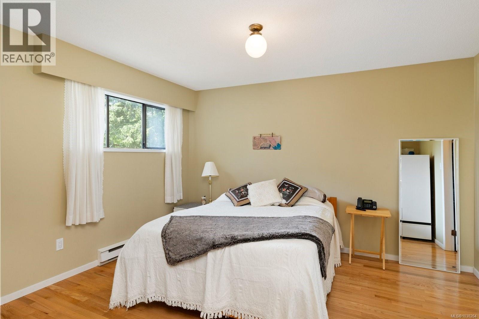 764 Mann Ave - 17