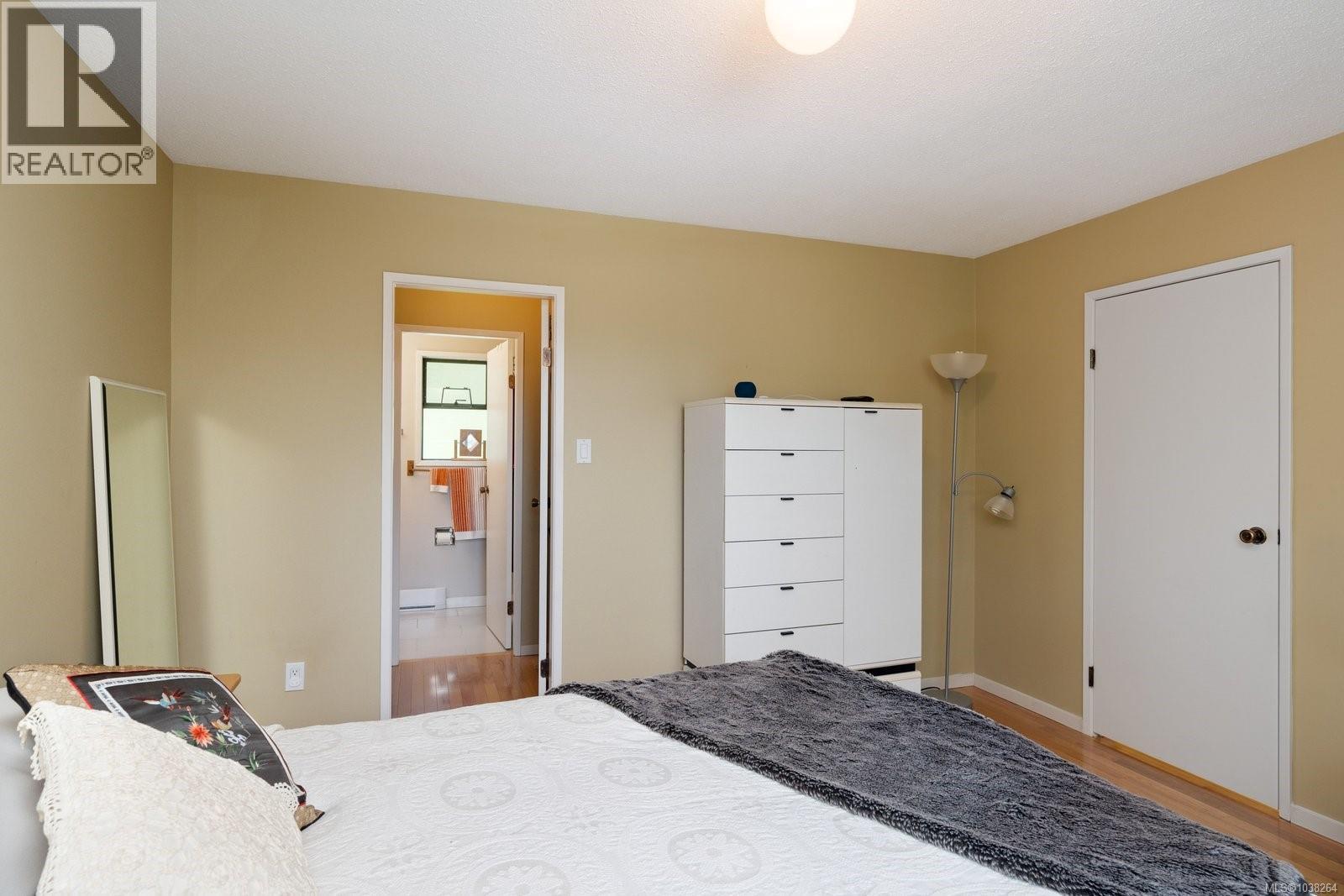 764 Mann Ave - 18