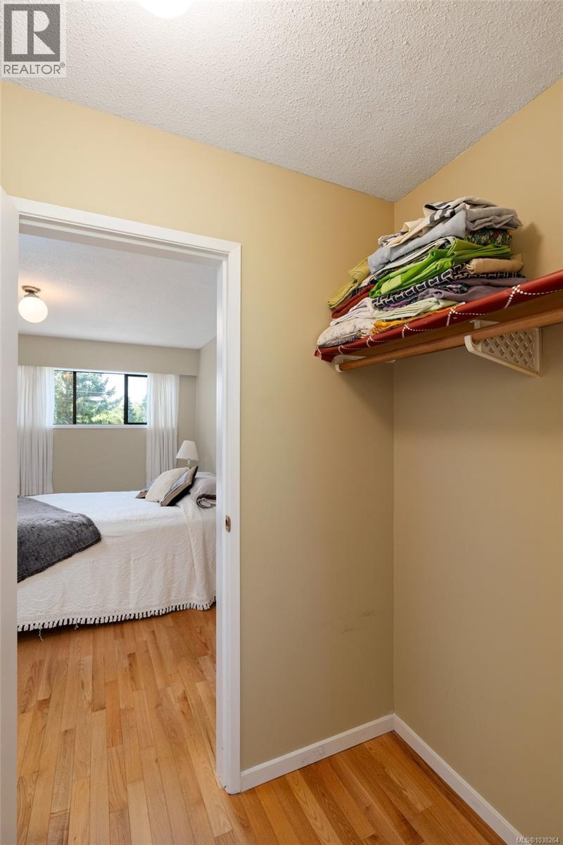 764 Mann Ave - 19