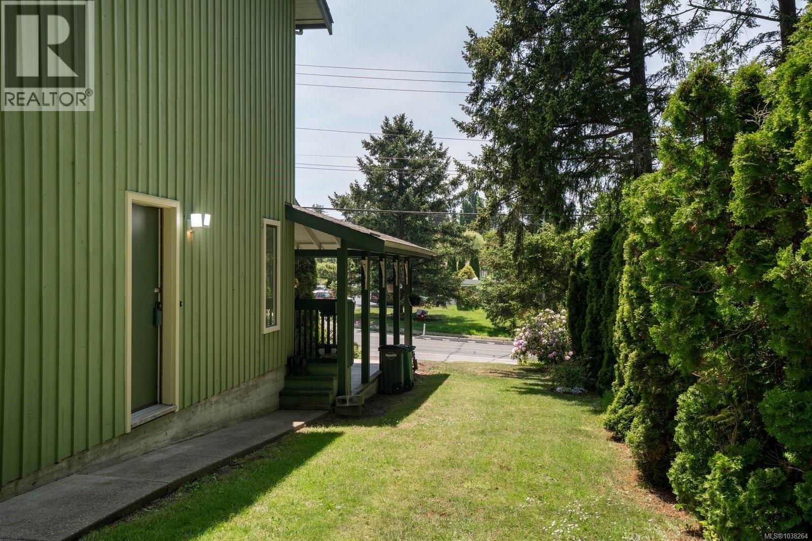 764 Mann Ave - 33