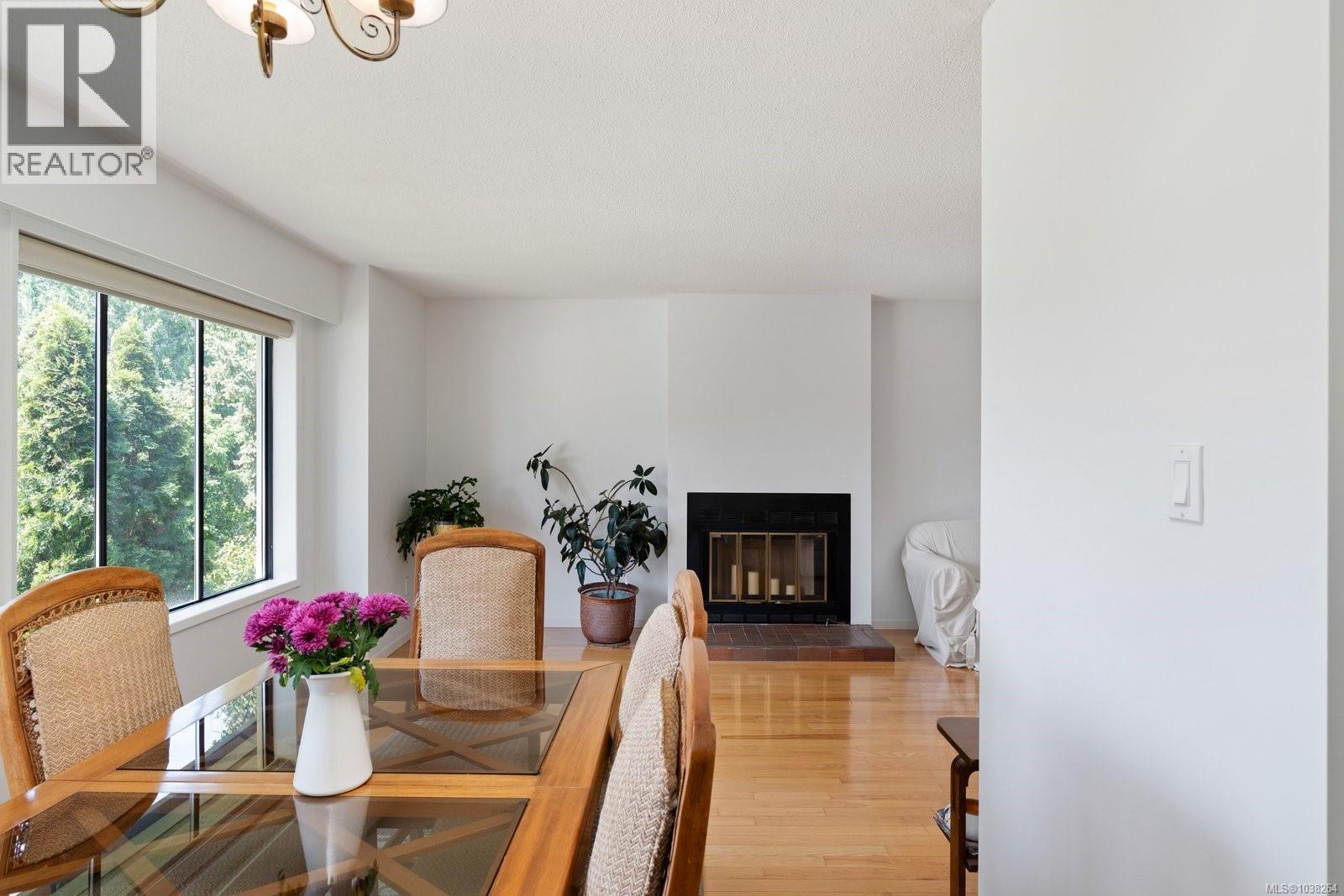 764 Mann Ave - 8