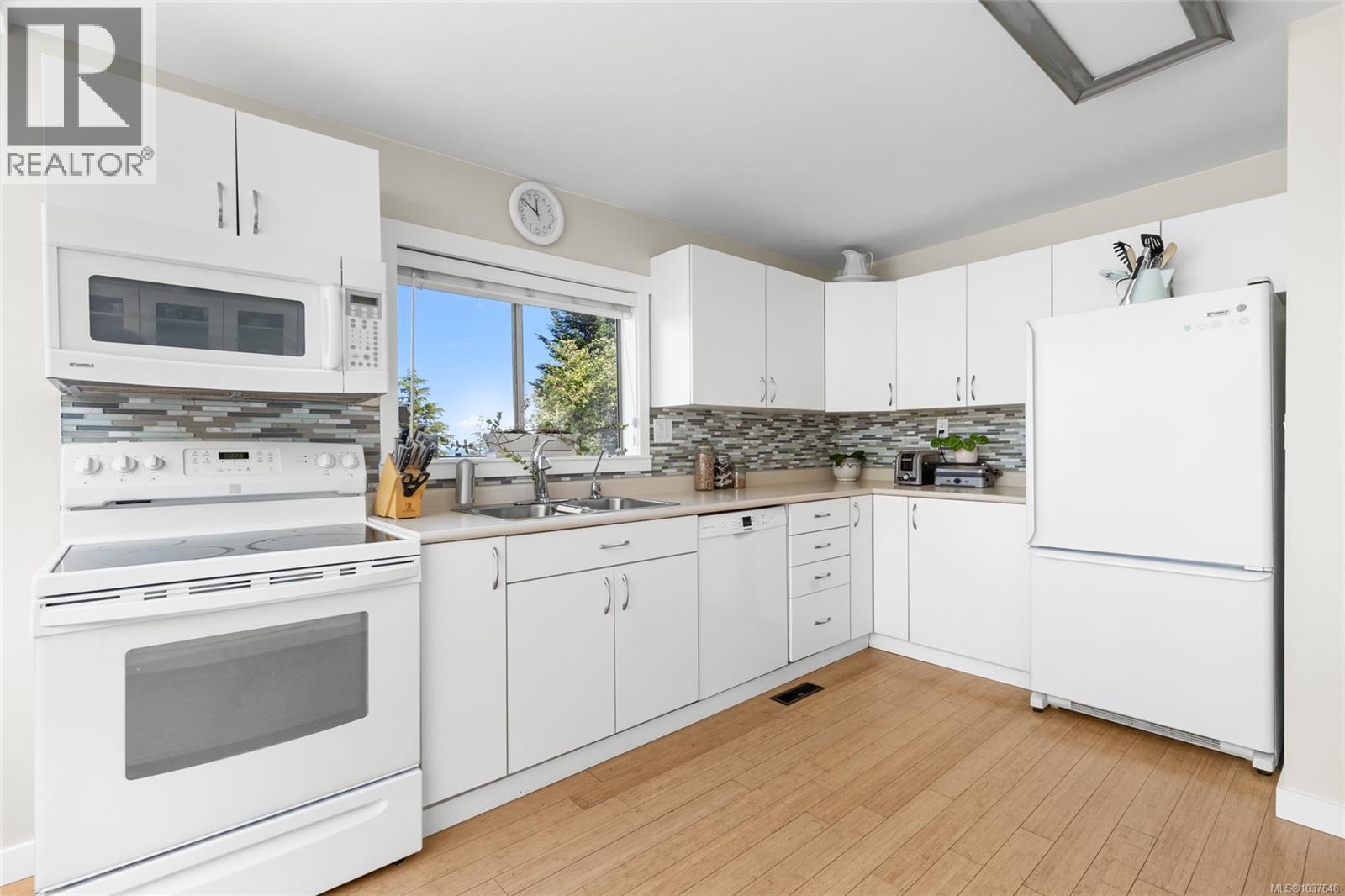 951 Claremont Ave - 11
