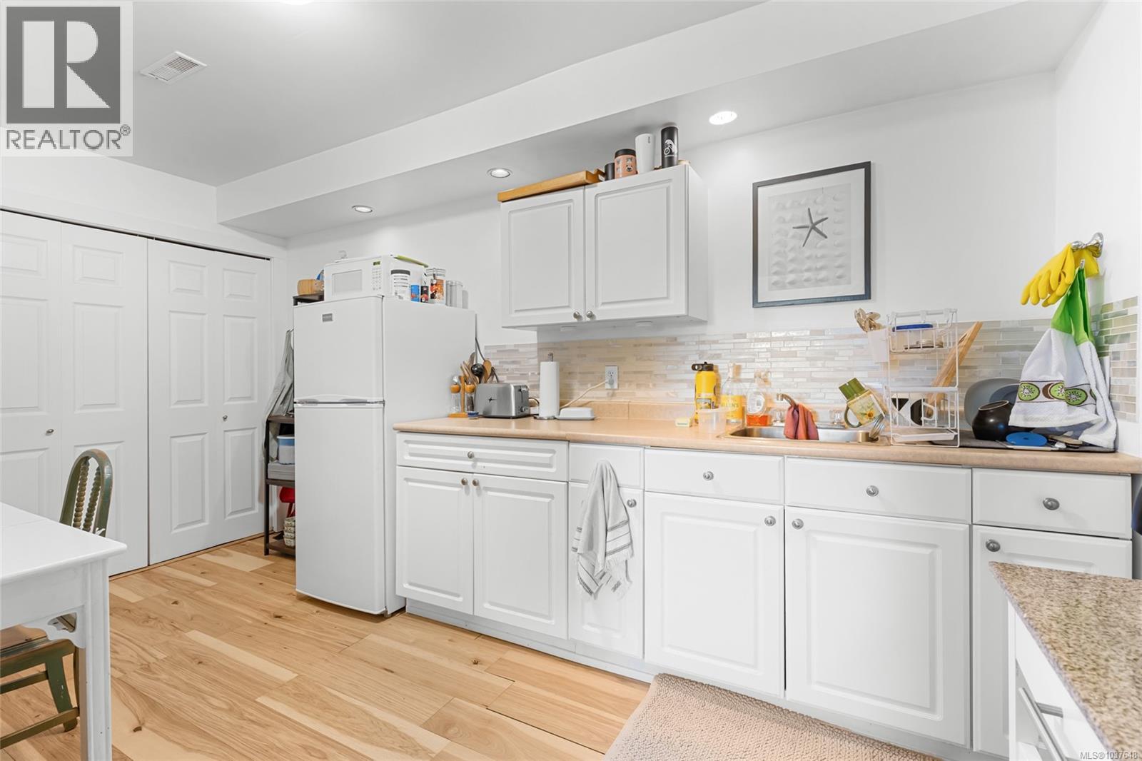 951 Claremont Ave - 43