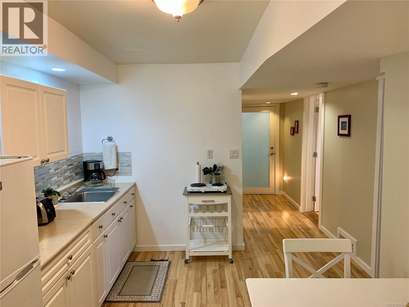 951 Claremont Ave - 44